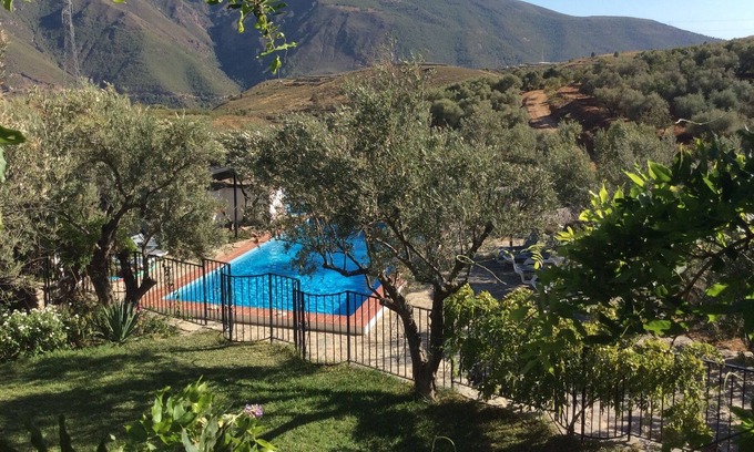 Orgiva Maison | Maison rurale avec piscine clôturée, au milieu des oliviers, chambres en suite
