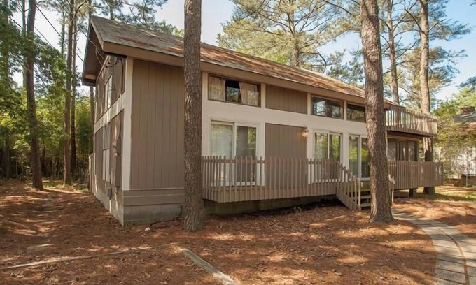North Shores Maison | Lovely five bedroom home located in the North Shores area of Rehoboth