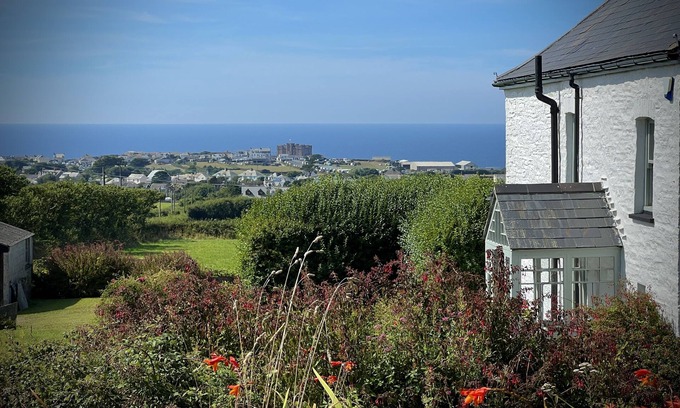 Tintagel Maison | Lovely four bedroom house with spectacular panoramic views of Cornwall coastline