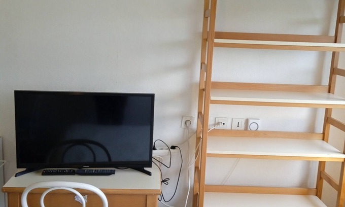 Quetigny Appartement | Beau studio meublé :parking lave linge TV internet HT débit prés tts commodités.