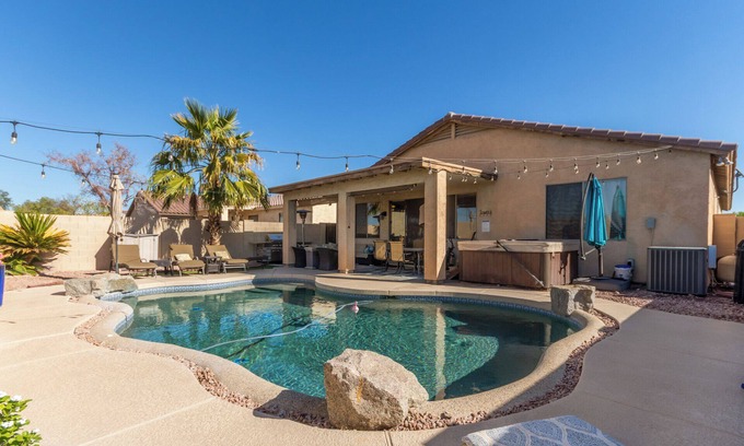 Avondale Maison | Lovely Garden Lakes,heated pool & Spa! Special montly rate!!