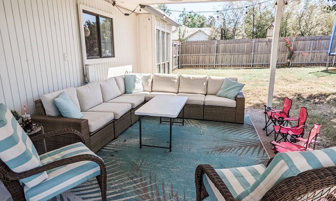 Woodway Maison | Lovely guest suite with yard