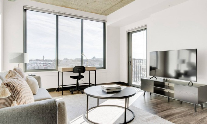 H Street Corridor Appartement | Lovely H Street 1BR w/ Gym & Pool, near Union Station, by Blueground