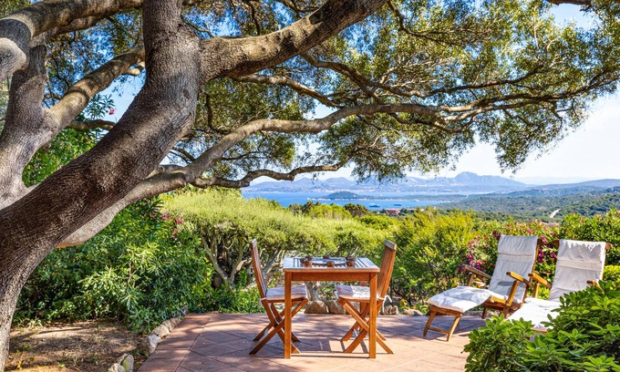 Abbiadori Maison | Charmante maison de vacances "La Casa Degli Ulivi" avec vue sur la mer, Wi-Fi, terrasses et jardin.