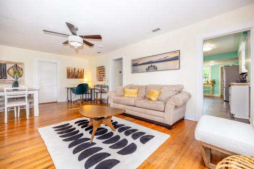 Georgian Acres Maison | Lovely Home Away From Home - Entire House!