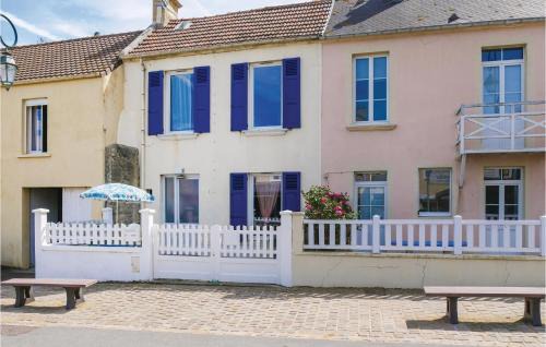 Arromanches-les-Bains Maison | Lovely Home In Arromanches-Les-Bains With Kitchen