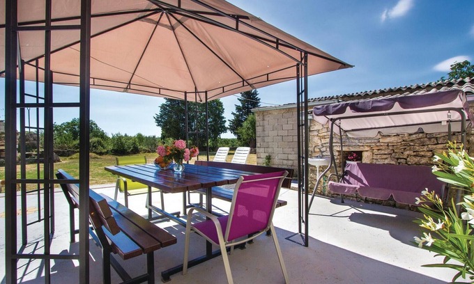 Bicici Maison | Belle maison à Barban avec cuisine