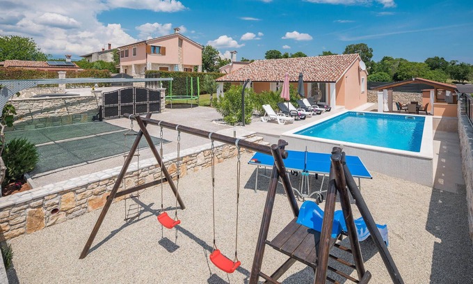 Orihi Maison | Belle maison à Barban avec WiFi