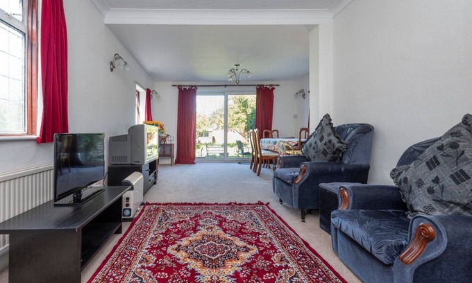 Fullwell Maison | Lovely home in Ilford with parking