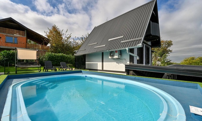 Koprivnica Maison | Belle maison à Kunovec Breg avec sauna