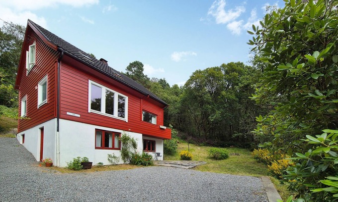 Masfjorden Maison | Lovely home in Masfjordnes with WiFi