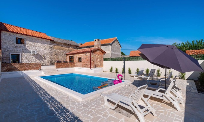 Podgradina Maison | Belle maison à Podgradina avec WiFi