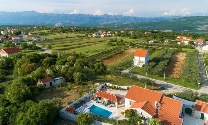 Pridraga Maison | Belle maison à Pridraga avec jacuzzi