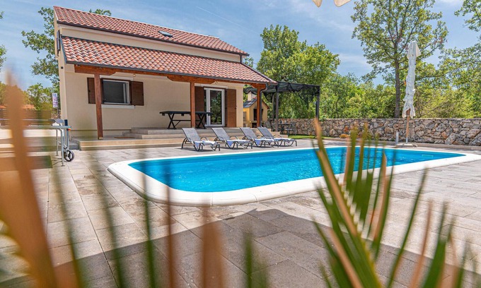 Oklaj Maison | Superbe maison à Puljane avec WiFi