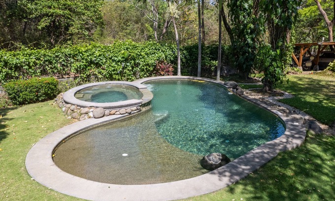 Curubande Maison | Lovely home plenty of space, great for celebrations, parties, pet friendly.