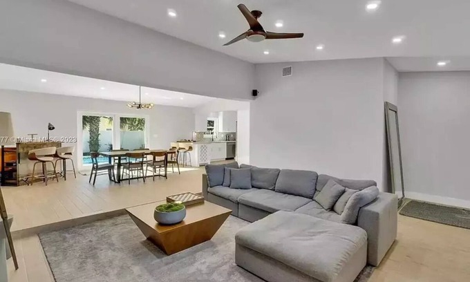 Boca Raton Maison | Lovely home with heated Pool a mile from the beach