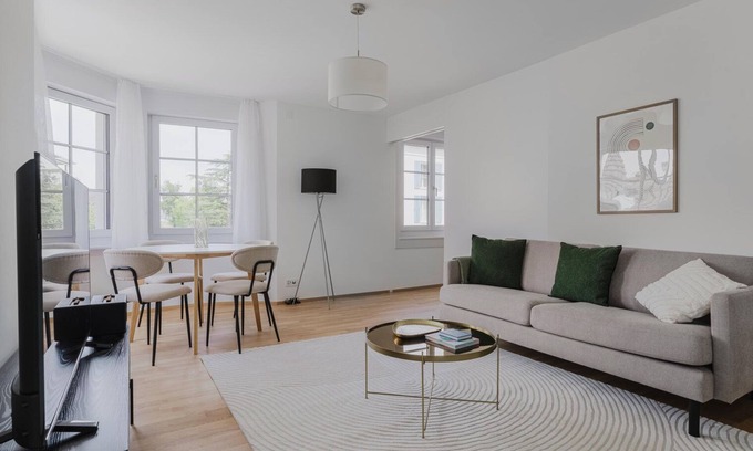 Horgen District Appartement | Lovely Horgen 3BR, 2 min to Train Station, by Blueground