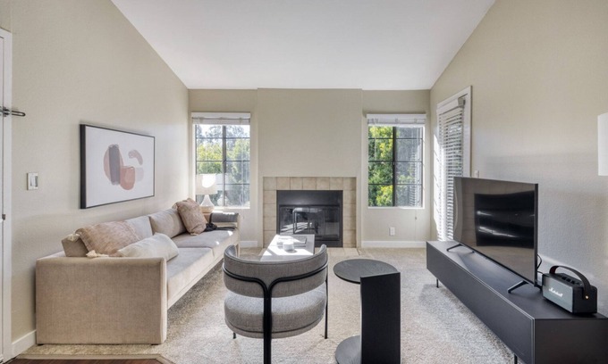 University City Appartement | Lovely La Jolla 1BR w/ Gym, W/D & Pool, nr bars & shops, by Blueground
