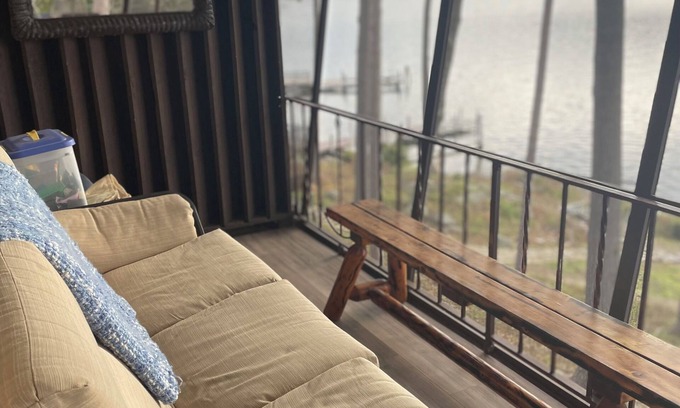 Laconia Appartement | Lovely Lakefront Studio Condo