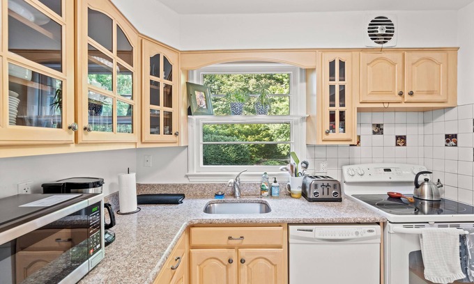 North Ridge Maison | Lovely light-filled house in award-winning Alexandria [10 mins to airport/DC]