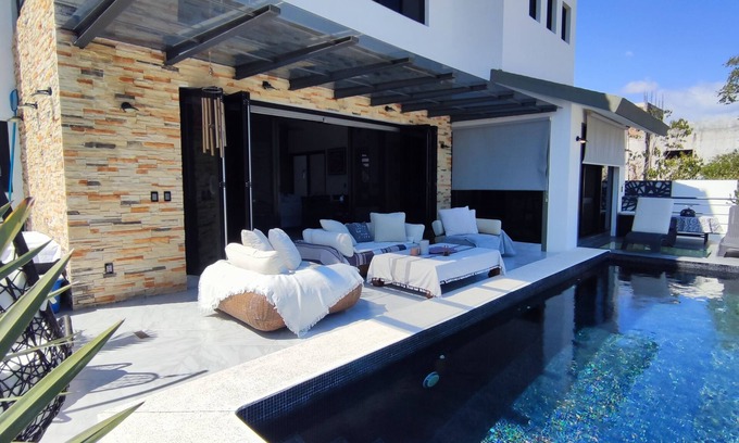 Crucecita Maison | Lovely little house with a pool & jacuzzi close to the beach
