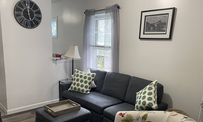 Fitchburg Appartement | Lovely Long Term Private Three Bedroom Apartment;