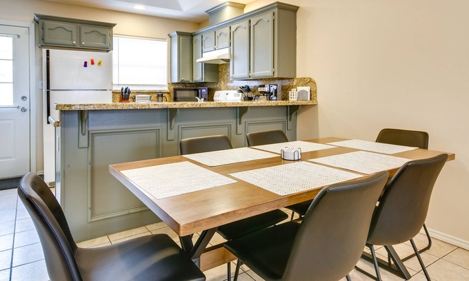 Mission Appartement | Lovely Mission Apartment in Prime Location!