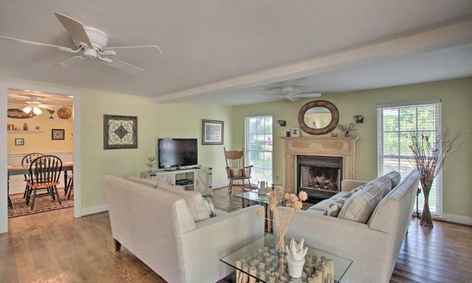 Pottsboro Maison | Lovely Pottsboro Home with Patio and Fire Pits!