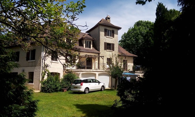Saint-Privat-des-Pres Lit Et Petit-Déjeuner | Bel appartement privé avec piscine intérieure chauffée dans une grande maison de campagne
