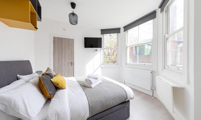 St. George's Appartement | Lovely Private Room and Shower At Anson Hotel