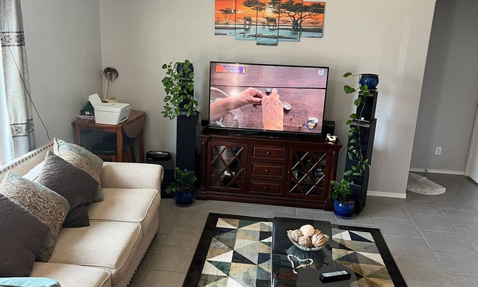 El Mirage Maison | LOVELY PRIVATE ROOMS PRIVATE BATHS IN A HOUSE