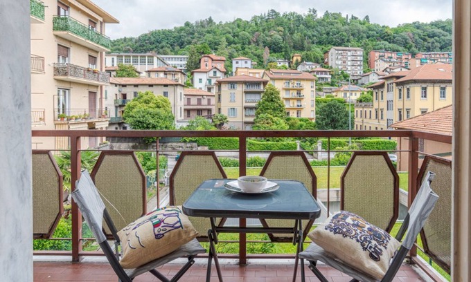 Como Appartement | Lovely & Quiet Apartment - with Balcony