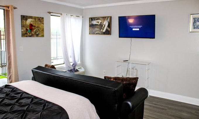 East New York Appartement | Lovely Seaview Studio Condo