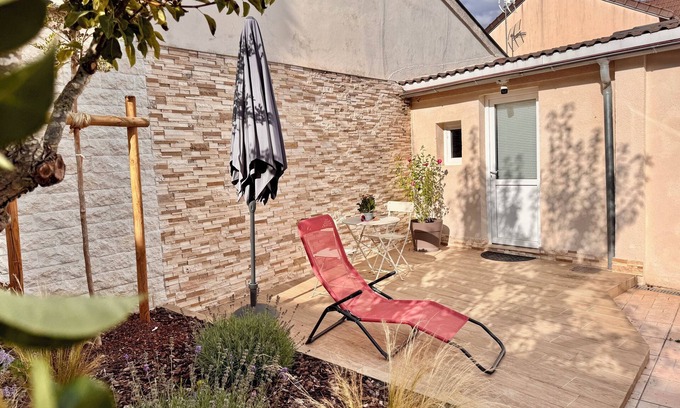 Roissy-en-France Appartement | Lovely self-contained studio in Roissy-en-France/Aeroport CDG with airport terrace