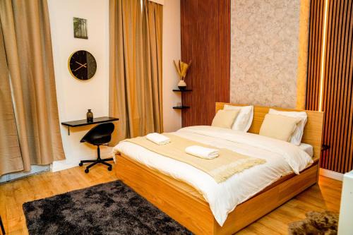Ghent City Centre Appartement | Lovely Shared 5BR Apt with View at Vibrant Ghent, Breezy Balcony