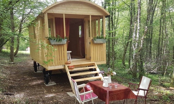 Sougeres-en-Puisaye Cabine | Lovely shepherds hut in chauminet