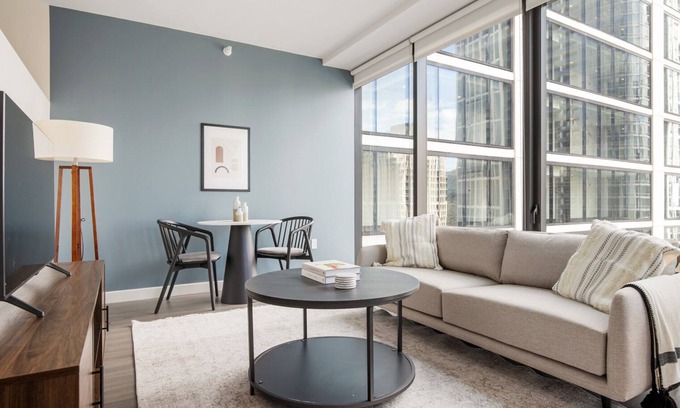 South Loop Appartement | Lovely South Loop 1BR w/ Pool, Gym & Spa, nr Grant Park, by Blueground