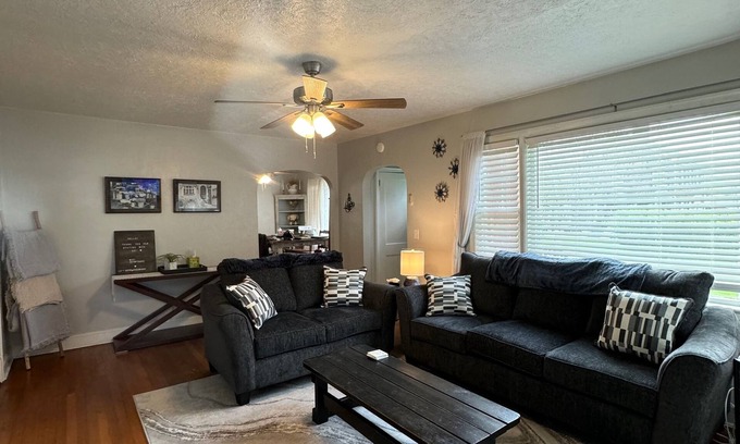 Roanoke Maison | Lovely& Spacious 4-bedroom house in charming Roanoke with WiFi, AC, King Bed
