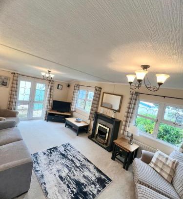 Aldborough Maison | Lovely spacious lodge on Trimingham house caravan park, near Cromer and Mundesley