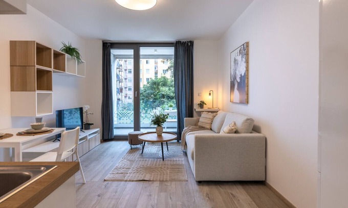 Kosire Appartement | Lovely Studio with Balcony in Residential Area