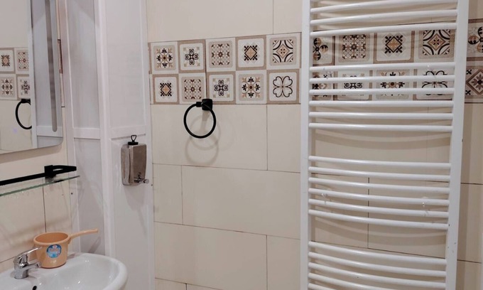 Skikda Appartement | Lovely, sunny f3 with garage for one-car parking