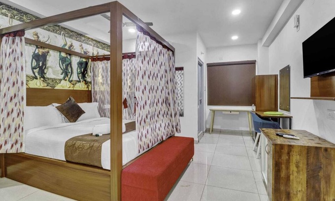 Kukatpalli Appartement | Lovely & Tidy - Where Luxury Meets Nature with a Penthouse