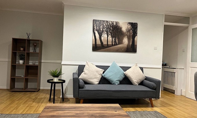 Custom House Appartement | Lovely two bedroom duplex apartment with parking