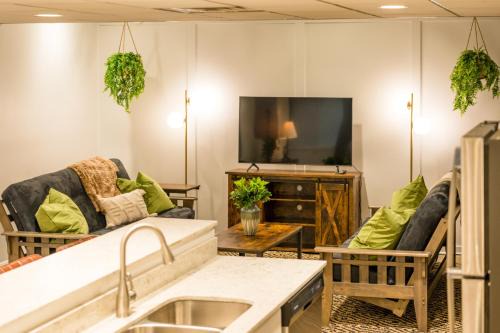 Conneaut Lakeshore Lit Et Petit-Déjeuner | Lovely, Two Bedroom Apartment with tons of space