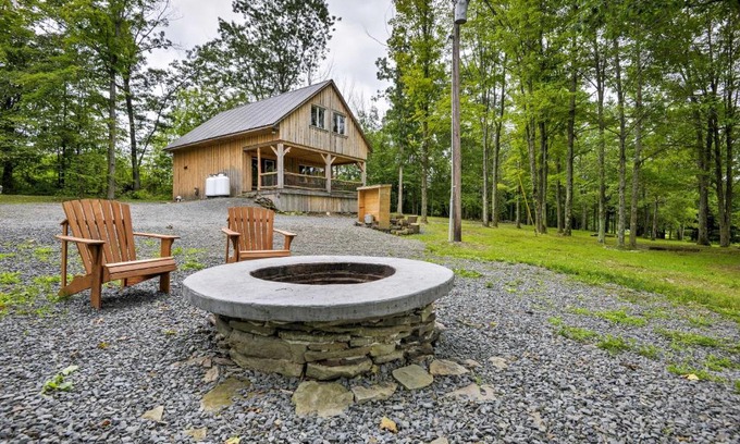 Ulster Maison | Lovely Ulster Cabin with Hot Tub, Fire Pit and 3 Ponds