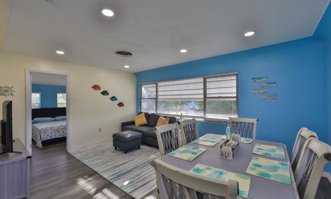 Gulfport Appartement | Lovely vacation home 1 block from beach & downtown Gulfport