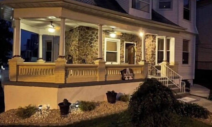 Jersey City Appartement | Lovely Victorian Home. Bed & Breakfast Type Living