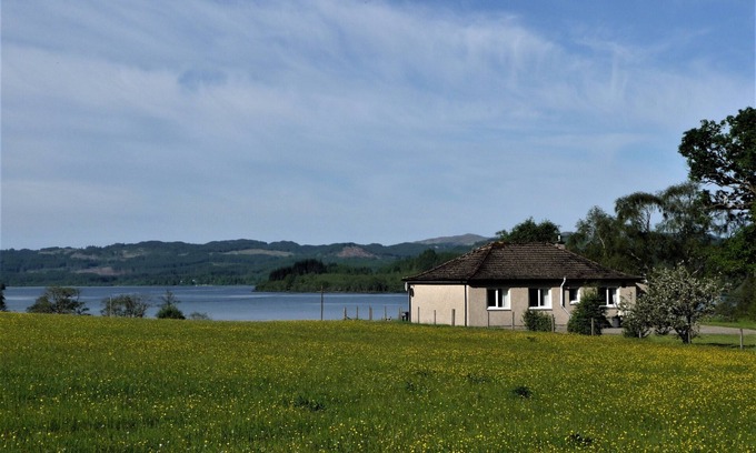 Dalmally Cottage | Belle vue sur le Loch Awe, les collines et les champs - Cascade à proximité - face sud