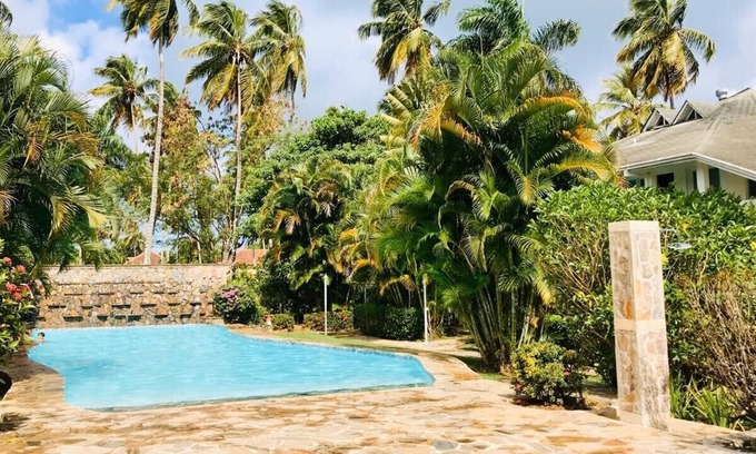 El Callejon Maison | Lovely Villa 5 Minute Walk to the Beach in the Center of Town