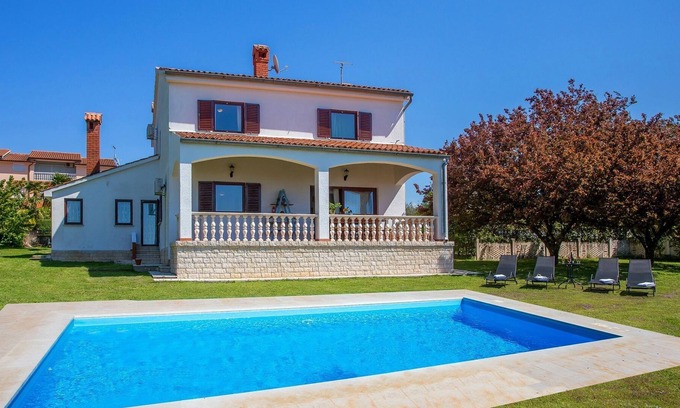 Kukci Cottage | Villa spacieuse à Kukci avec piscine